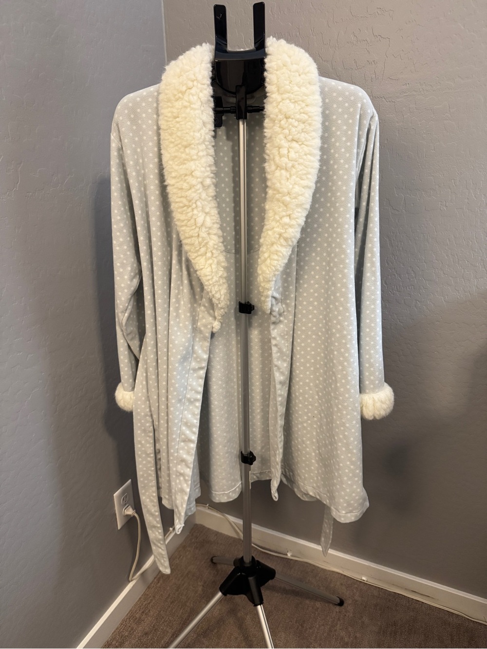 French Kitty Plush Gray Polka Dot Bath Robe Faux Fur Collar Size Large